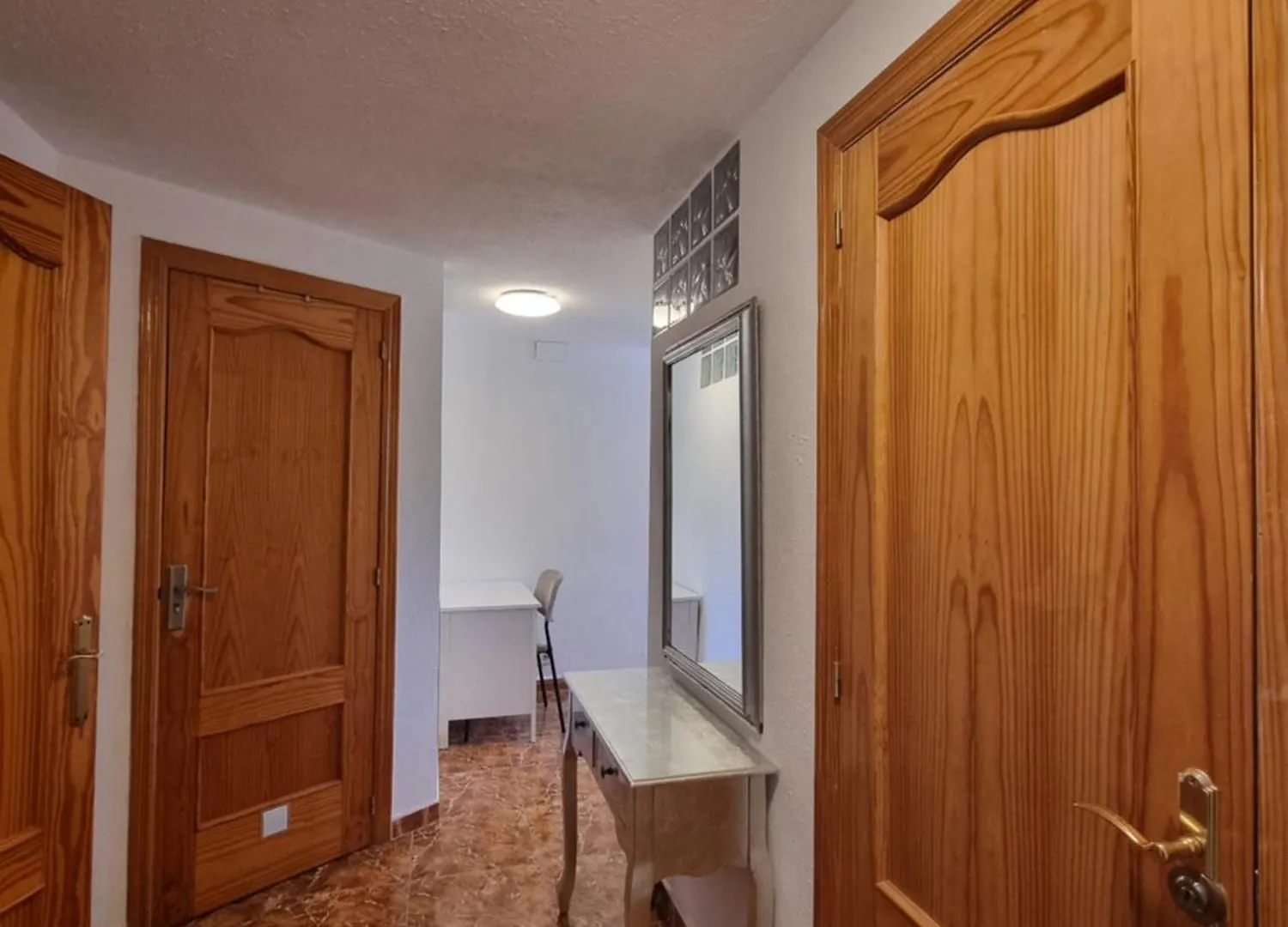 Cozy, Comfotable Rooms 푸엔히롤라 0*,  스페인